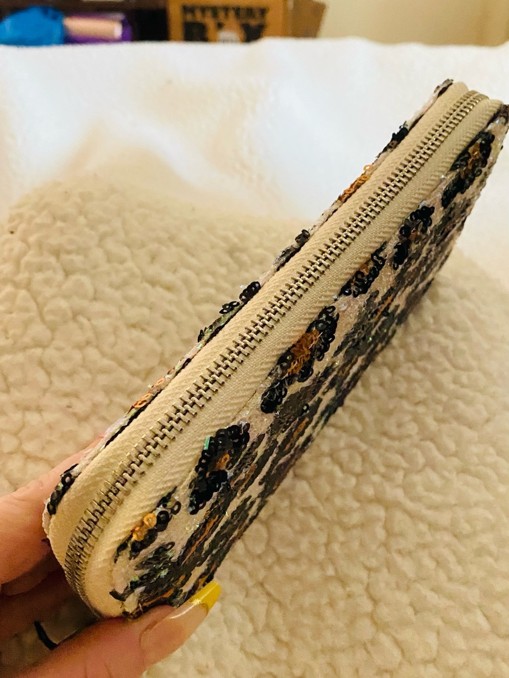 NWT Brentano Zip Around Leopard White Bling Wallet Sequins Black Gold Wristlet - Picture 4 of 9